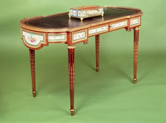 Louis XVI bureau plat with pale tulipwood veneer and shaped ormolu gallery, attributed to Martin Carlin